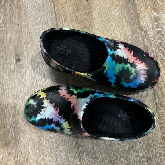 Women’s Crocs for work or play, nurses shoes - Picture 3 of 4